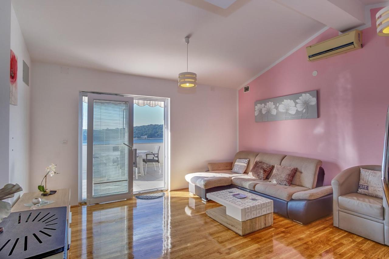Apartments Zerjav Mali Lošinj Buitenkant foto